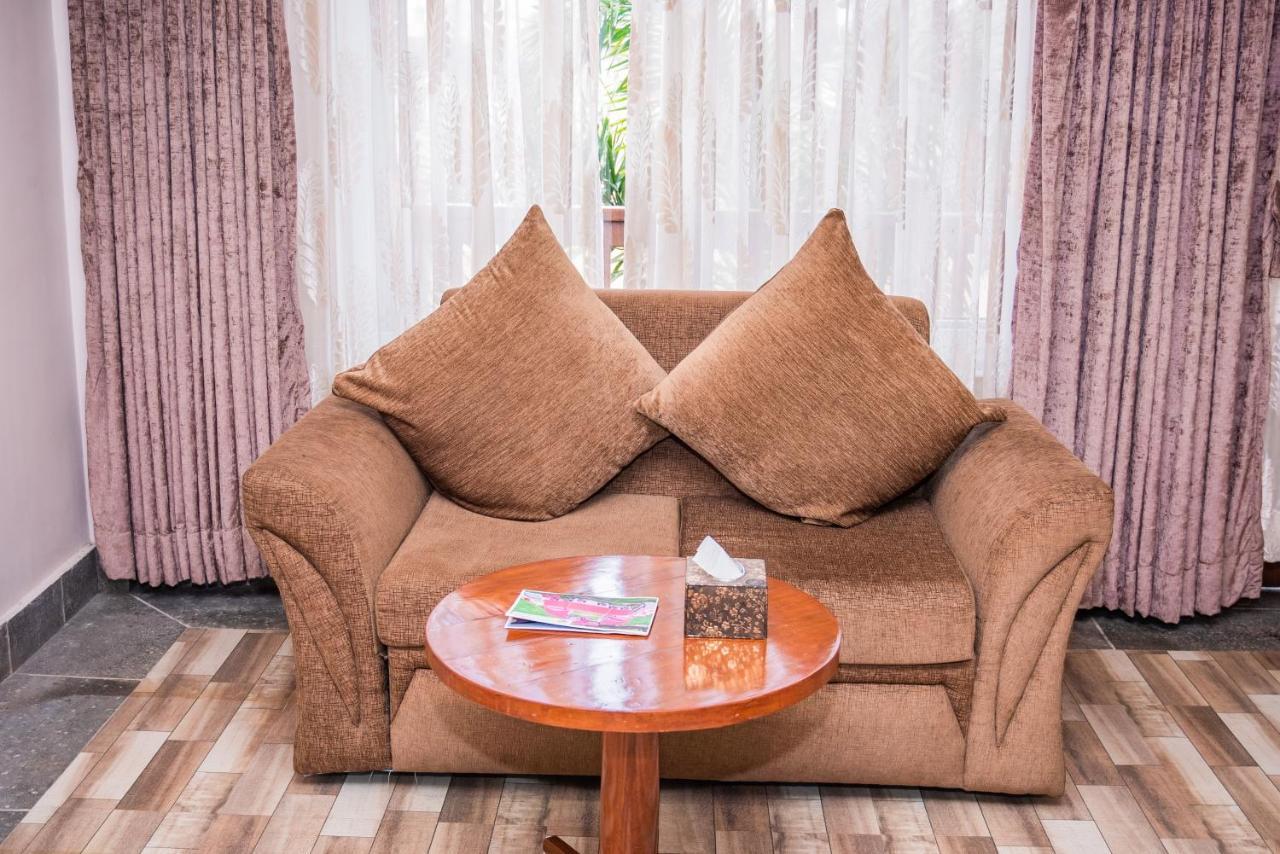 Hotel Earth Light Sauraha Chitwan Exterior foto