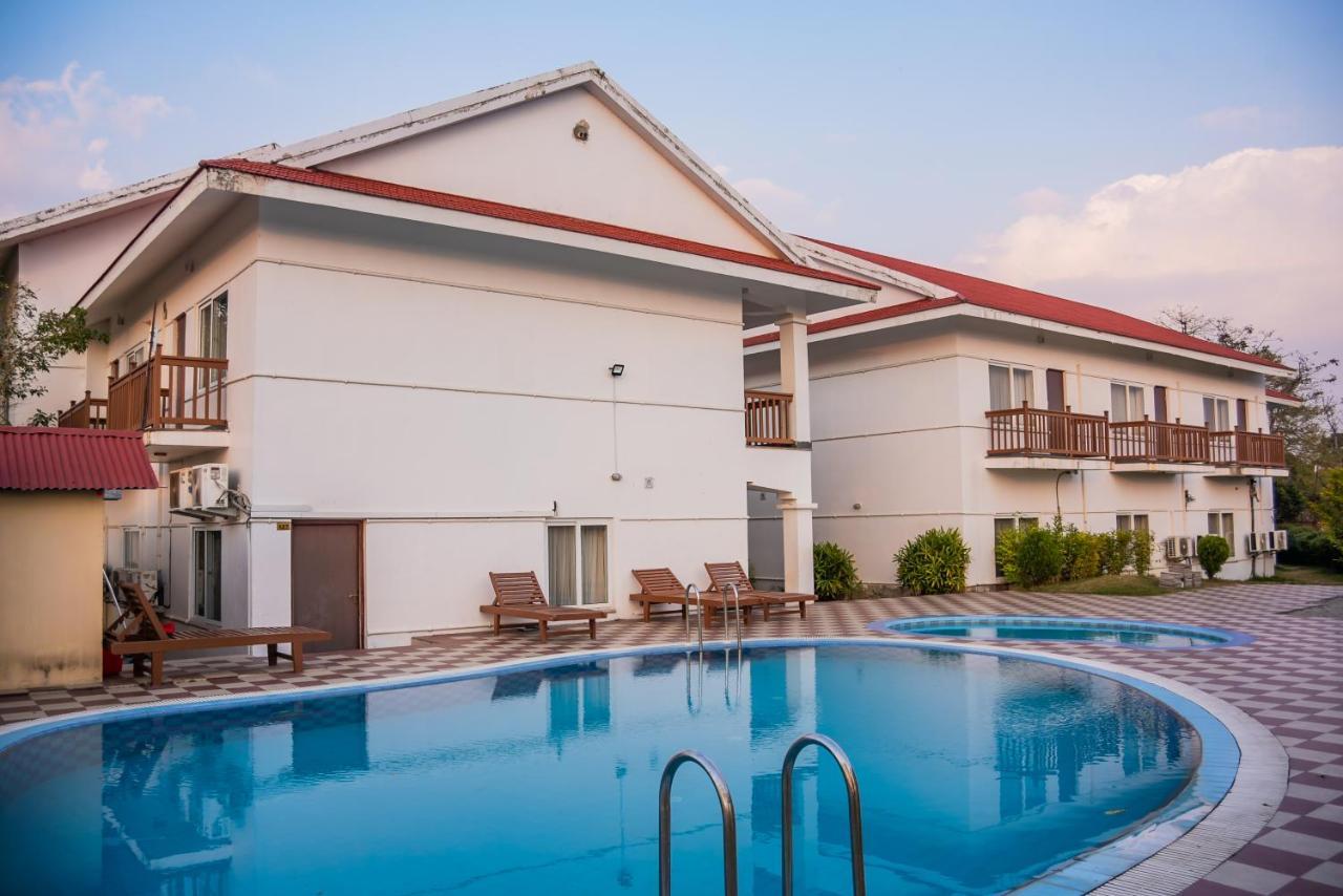 Hotel Earth Light Sauraha Chitwan Exterior foto