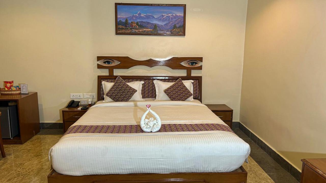 Hotel Earth Light Sauraha Chitwan Exterior foto