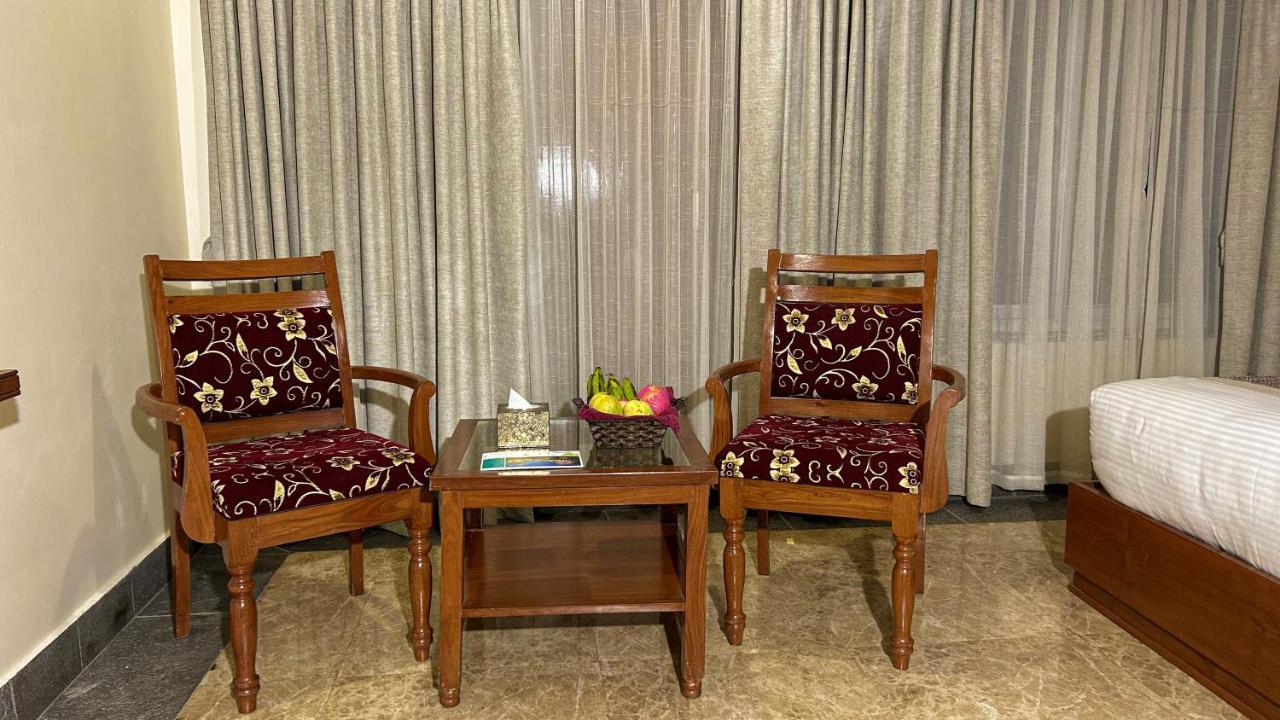 Hotel Earth Light Sauraha Chitwan Exterior foto