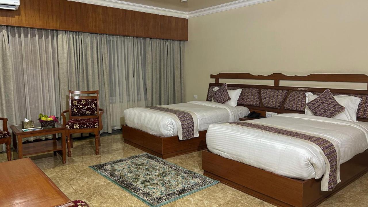 Hotel Earth Light Sauraha Chitwan Exterior foto