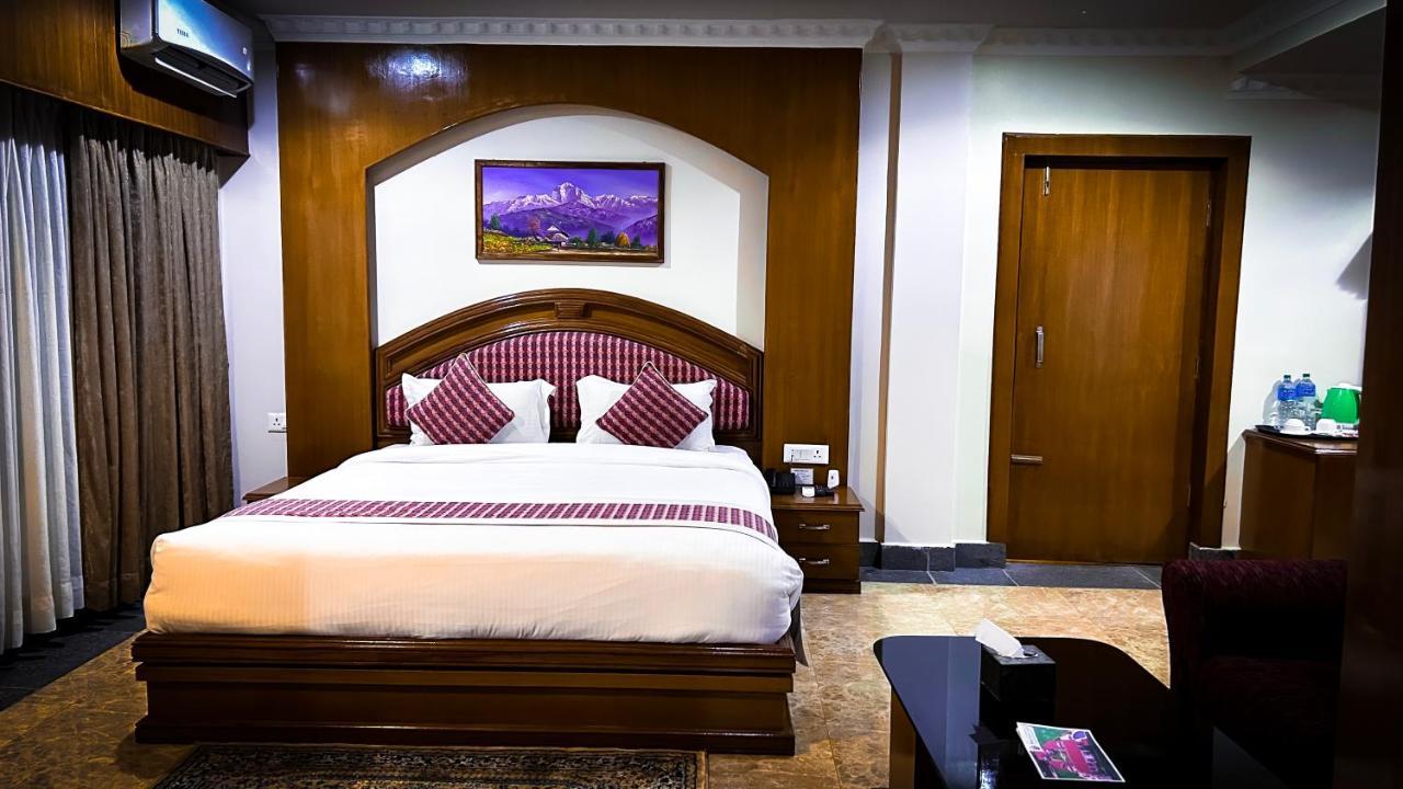Hotel Earth Light Sauraha Chitwan Exterior foto
