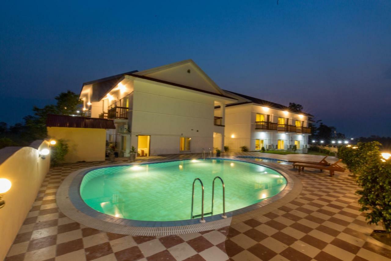 Hotel Earth Light Sauraha Chitwan Exterior foto